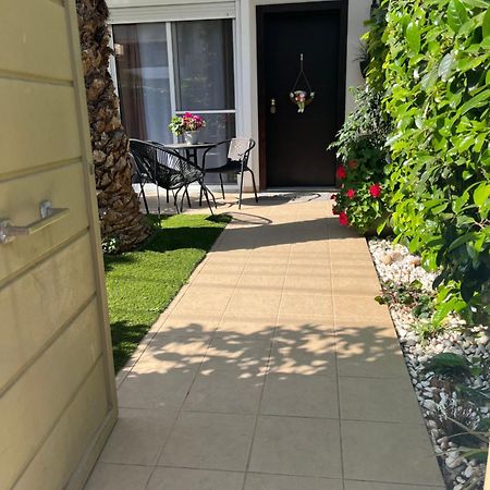 Elegant Glyfada Apartment-Private Garden-Near Metro 雅典 外观 照片