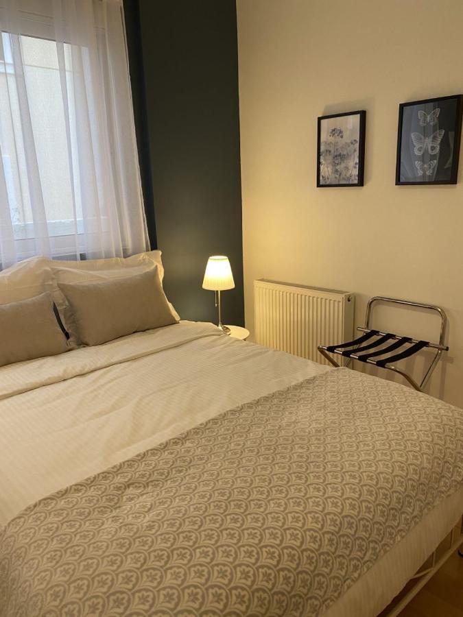 Elegant Glyfada Apartment-Private Garden-Near Metro 雅典 外观 照片